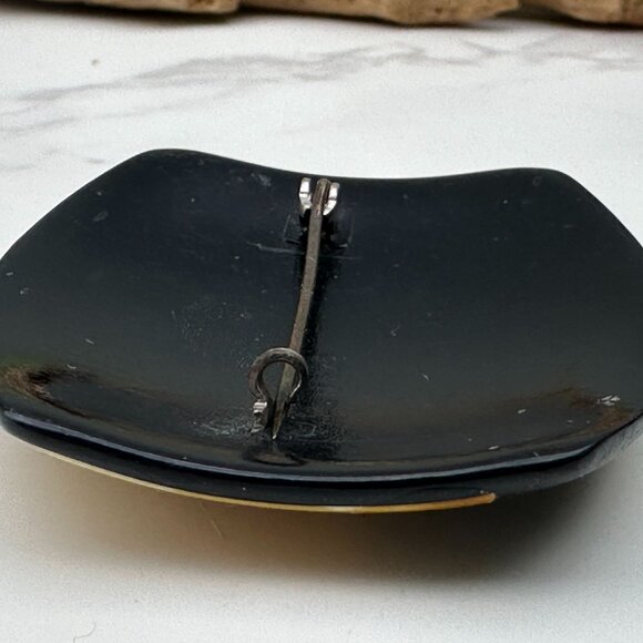 Early 1900s Painted Silhouette Brooch Yellow & Black Featuring Scenic Landscape - Picture 4 of 6